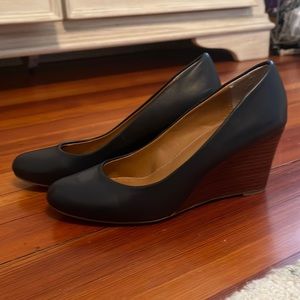 Nine West Navy Wedge Pumps Sz 7